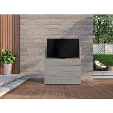 Transform Your Outdoor Living Space This Summer